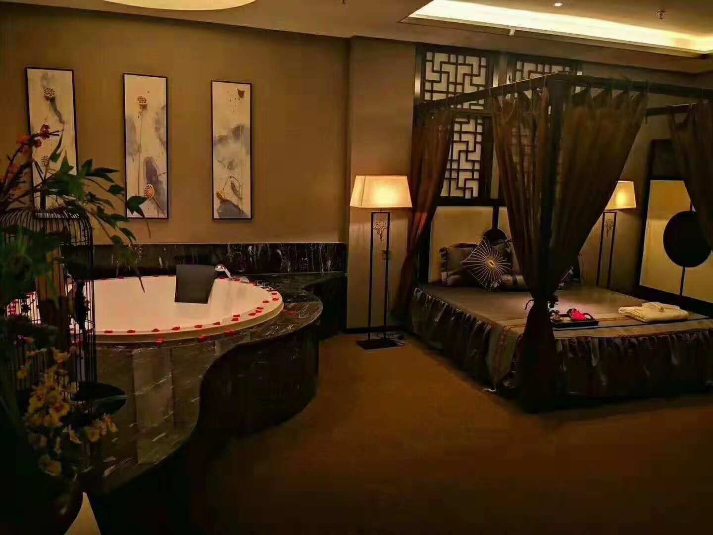 舒服很多！环境服务还不错哦~成都东大街高端减压推拿会馆-热情周到的服务，让你放松身心