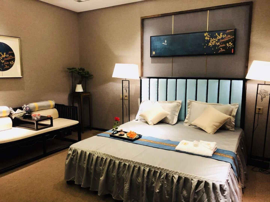 晚上去航天北路在线减压足浴会所,带你享受优质服务